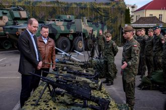 英國威廉王子突訪波蘭邊界基地 讚揚部隊支持烏克蘭