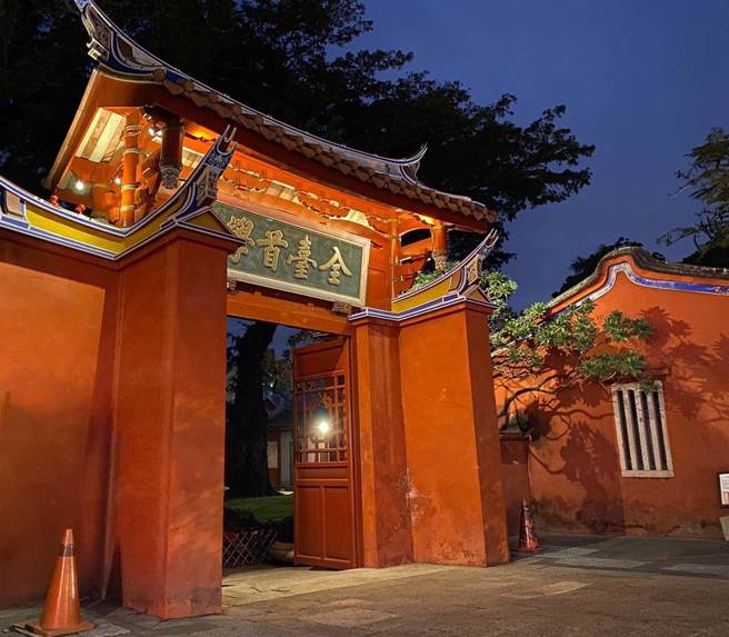 英国作家特纳分享来台见闻：没有比台湾更迷人的地方。特纳对台南特别印象深刻，并称很享受探索孔庙附近的街弄。图为台南孔庙。(台南市文化局提供／曹婷婷台南传真)