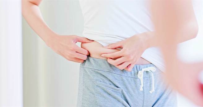 许多人努力减重，但因错误的饮食观念与行为，始终看不到瘦身成效。(示意图/ Shutterstock )