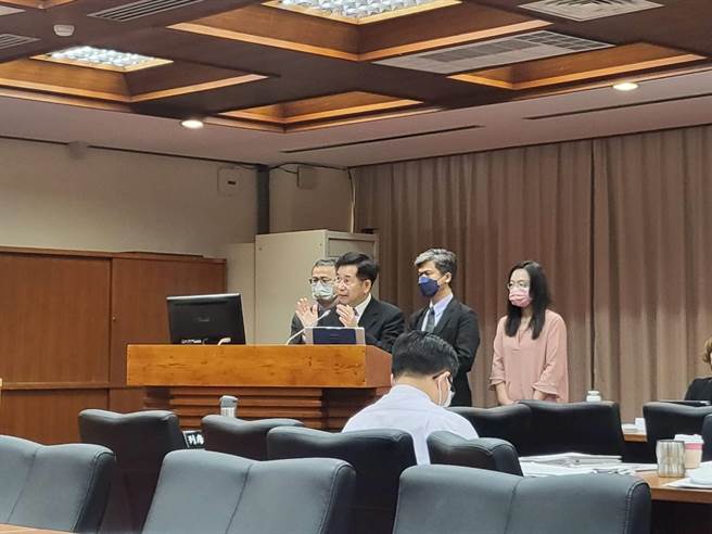 今日立法院邀请教育部部长潘文忠、文化部部长史哲列席就「依促进转型正义条例应办理之转型正义任务及人权教育推动情形」专题报告并备质询。（李欣恬摄）