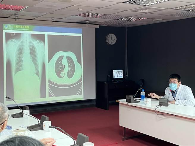 卫福部基隆医院肾臟科马皓玮医师表示，不明原因常昏睡、低血钠有可能是特定疾病或药物引起的「抗利尿激素分泌不当症候群」。（卫福部基隆医院提供／徐佑升基隆传真）