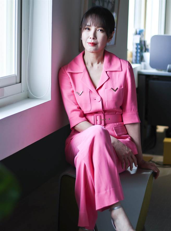 天心演出美女律师，性感跟喜剧元素兼具。（陈俊吉摄）