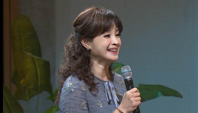 方季惟走红后仍挂念师弟师妹，常大方称讚。（年代提供）