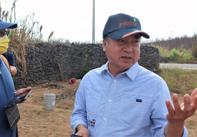 陈振中说，公家机关发包的工程，会先检验混凝土中的氯离子，若含量超标就会禁用，但民间盖房子并没有强制检验，无法得知混凝土氯离子含量。（张茂雄摄）