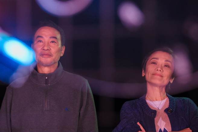 张艾嘉和任达华在《灯火阑珊》扮演夫妇。（甲上娱乐提供）