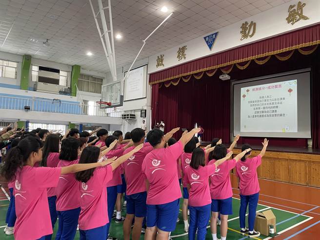 四技二专统一测入学测验将于4月29日登场，国立台东高商考生们宣誓。(国立台东高商提供／蔡旻妤台东传真)