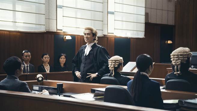 黄子华主演的电影《毒舌大状》，在亚洲各地创下超级票房纪录。（华映提供）