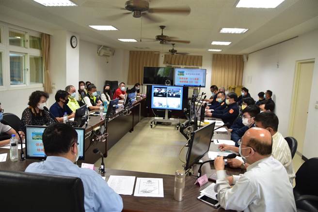 台中市和平警分局22日舉辦「旅宿業者治安聯防座談會」，業者發言踴躍。（警方提供）