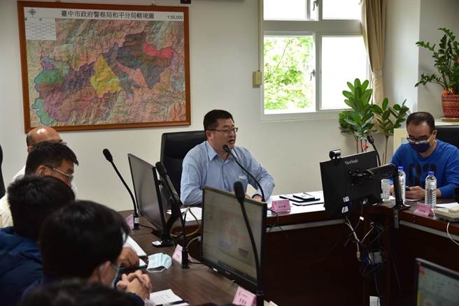台中市和平警分局22日舉辦「旅宿業者治安聯防座談會」，業者發言踴躍。（警方提供）