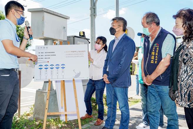 蔡其昌7年来担任立法院副院长任内，透过副院长身分，从中央争取大笔经费回来海线建设，争取海线乡亲支持再连任。(陈世宗摄)