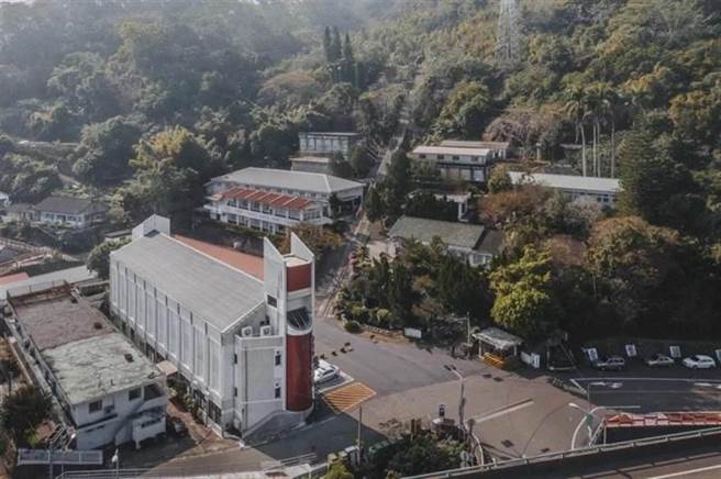 苗栗县政府文化观光局25日办理「出磺坑文化资产现地教学课程」，当天将邀请苗栗县公馆乡开矿国小高年级学生到出磺坑参加课程，让学生有机会在文化资产现场上课。（苗栗县政府提供／李京升苗栗传真）