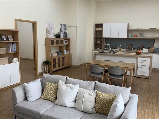 ▲片场内部的实景摄影棚，可以直接拍摄广告、MV等。（徐佑升摄）