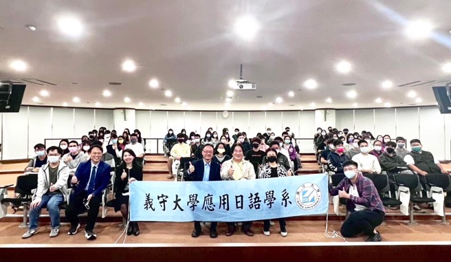 语文学院学子因具备多国语言优势，已成为科技产业招募对象。(照片/义守大学提供)