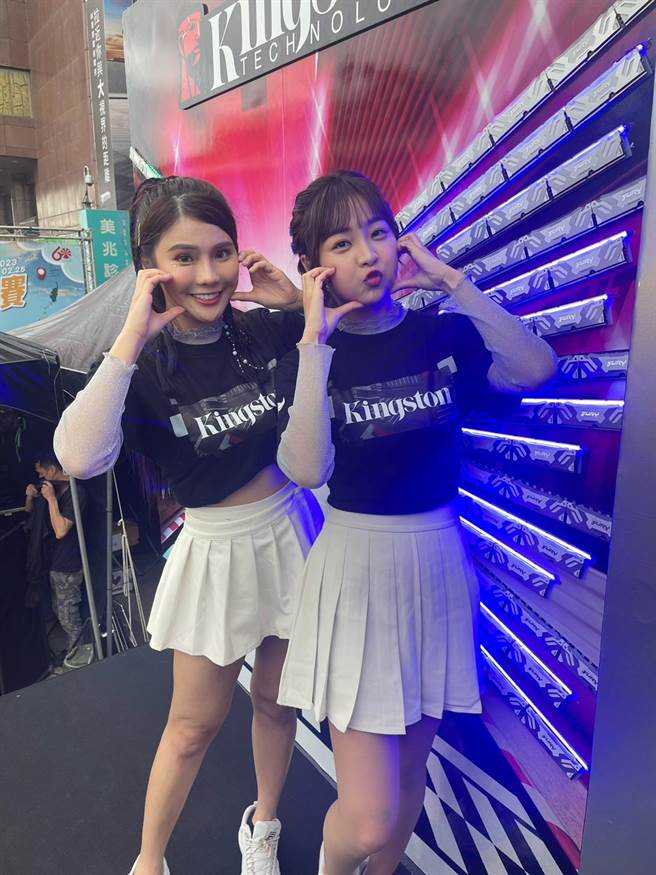 琳妲（左）、篮篮透露昔日队友倪暄近况。（池宗玲摄）