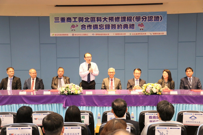 教育部技职司副司长柯金蔚也蒞临三重商工，表达肯定新北启动技职大联盟。(照片/新北市政府教育局提供)