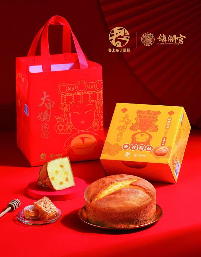 （春上布丁蛋糕首次跨界与镇澜宫联名，推出期间限定款Q版妈祖提袋与蛋糕盒包装。图／春上布丁蛋糕提供）