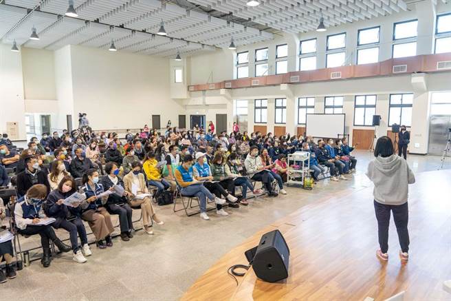 新竹市政府将祭出严加追踪学区划分、总量管制修法、居住事实查核、安心通学专车等4箭，彻底解决竹市东区学子的就学问题。（新竹市政府提供／陈育贤新竹传真）