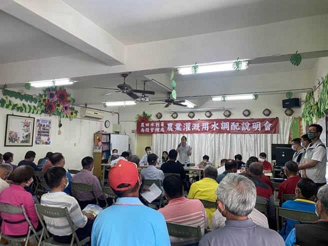 适逢春耕期间，台中雾峰农田日前传出缺水危机，为因应吃紧水情，目前农田採分区轮流灌溉。（本报资料照／潘虹恩台中传真）