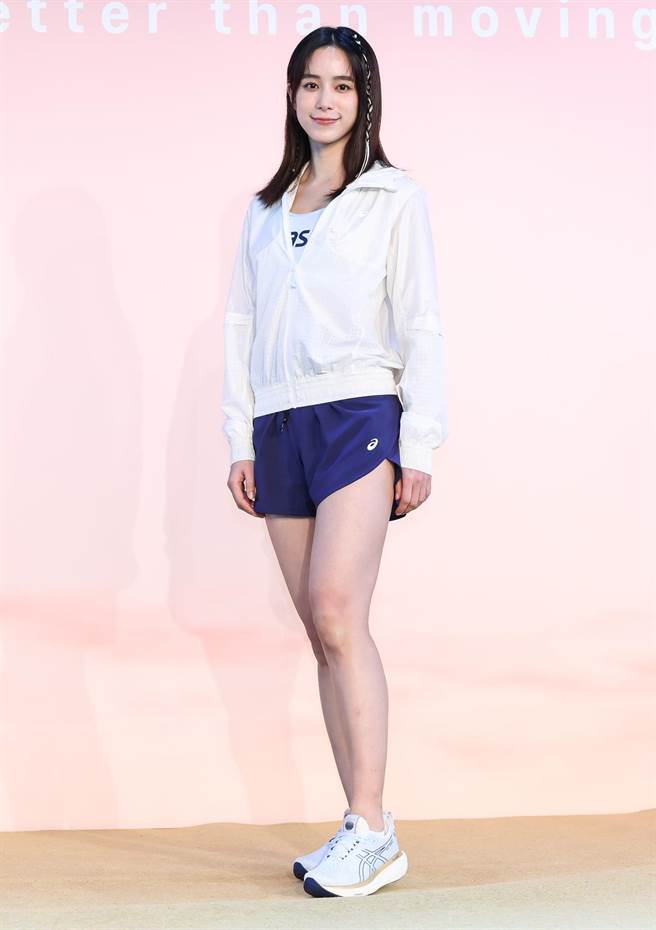 温贞菱穿上运动服装，秀出匀称美腿。（陈俊吉摄）