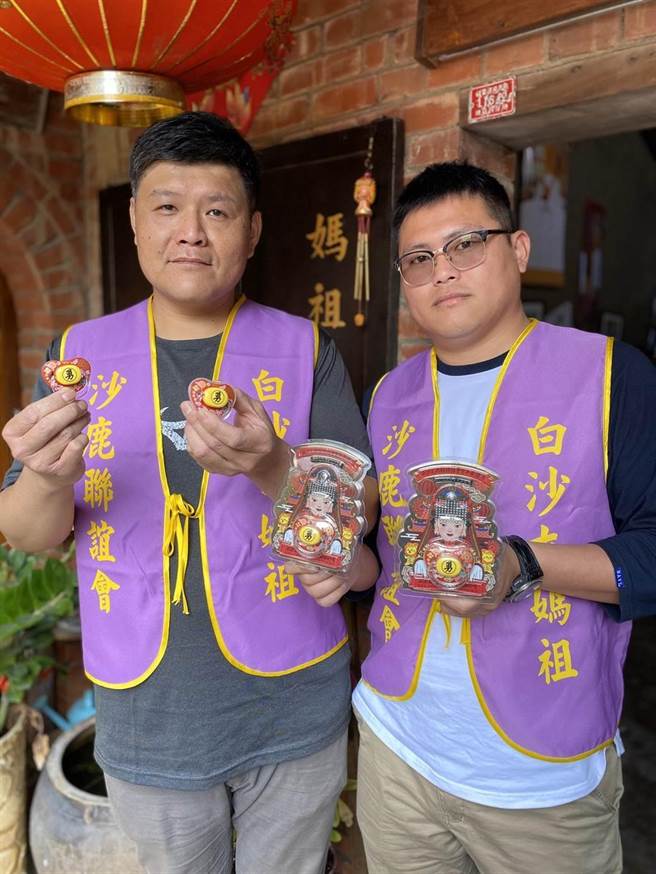 白沙屯妈祖沙鹿联谊会每年都会准备限量安抚奶嘴。（联谊会提供／李京升苗栗传真）