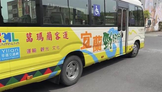 噶玛兰客运司机遭机车骑士拦截并叫嚣。（民眾提供／吴佩蓉宜兰传真）