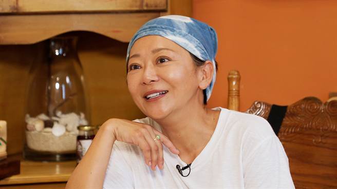 曹兰分享定居台东的主因是为了「狗」。（公视提供）