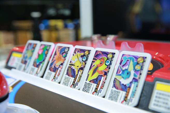 透过宝可梦加傲乐卡匣就能与游戏中的宝可梦对战，击败对手就有机会带走新卡匣。（SEGA提供）