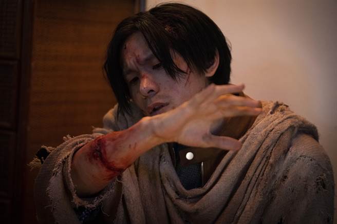 姚淳耀皮开肉绽画面曝，特化7小时成果连自己看到都怕。（爱奇艺国际站提供）