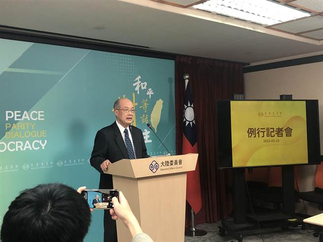 外传大陆要用1、200亿人民币「买外交」，陆委会副主委詹志宏23日呼吁北京当局不必过度反应，并质疑大陆财政状况严峻，能否买一个国家的外交，直言「无法评论」。（朱绍圣摄）