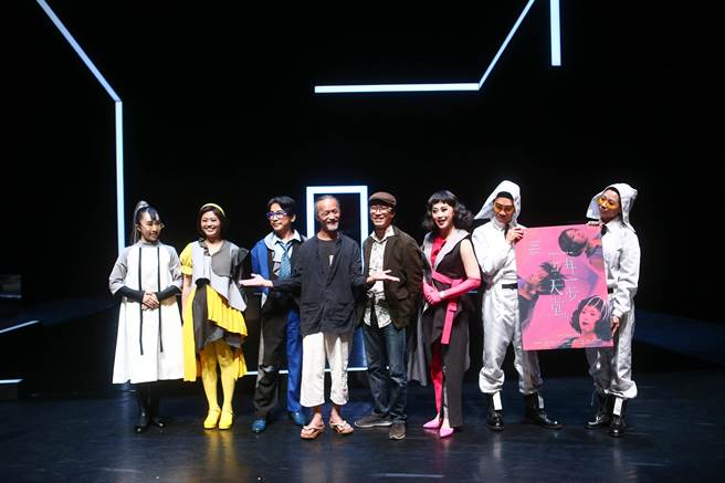 《再一步，天堂》是由金枝中生代导演施冬麟携手新世代编剧张敦智，翻转西方大师沙特经典《无路可出》为当代台湾版的黑色荒谬剧，以人性为擂台，再一步，迎来的将是如何出人意料的结局？（邓博仁摄）