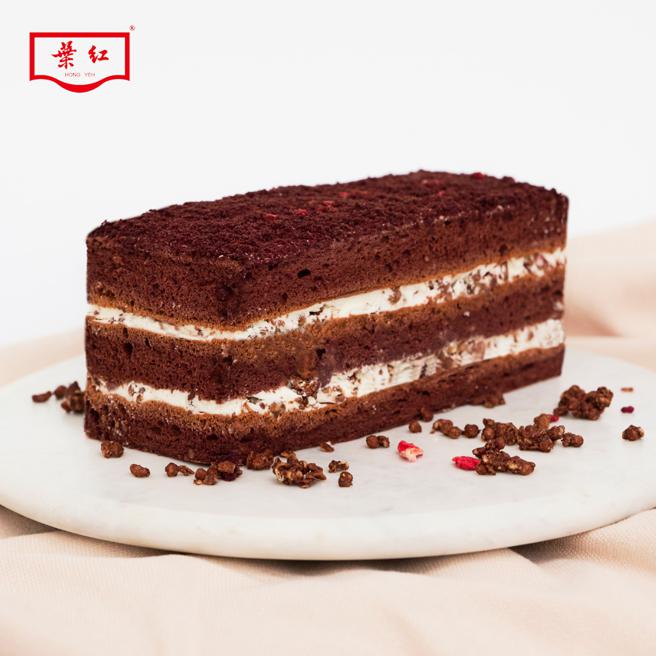 虾皮购物「Sweet找甜点 大人味儿童节」期间限定，红叶蛋糕x家乐氏联名蛋糕，黑巧嘉年华，甜蜜价530元，加入吃货会员再享限量疯抢价499元。（虾皮购物提供）