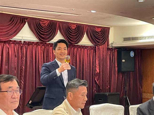 蒋万安与国民党团餐叙，16位国民党议员出席。（刘彦宜摄）★《中时新闻网》关心您：饮酒过量，有碍健康。酒后不开车，安全有保障！