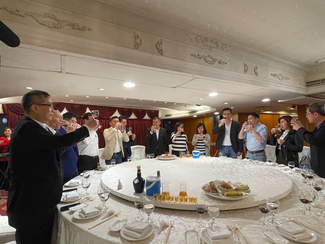 秦慧珠炮轰蒋万安欠缺沟通后，市府立即送出邀请帖，并于今晚举行餐叙。（刘彦宜摄）★《中时新闻网》关心您：饮酒过量，有碍健康。酒后不开车，安全有保障！