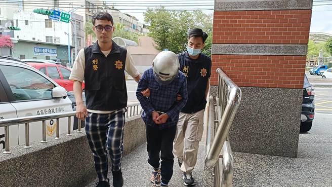 罗姓男子涉嫌经营地下兵工厂，并疑似持有大批军方子弹，检察官讯后声押。（赖佑维摄）