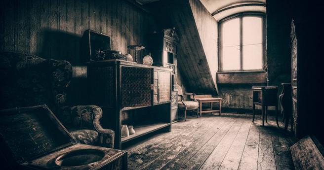 美国男子连续听到阁楼有声音，一爬上去惊讶发现有一名陌生女子。（图／翻摄自pixabay）