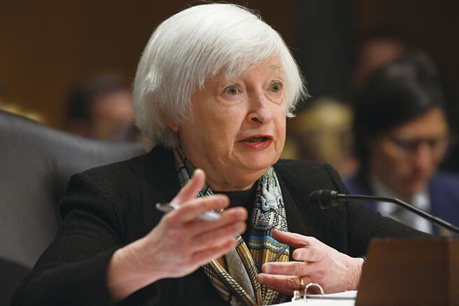 美国财长叶伦信心喊话称银行业恢復稳定，若银行系统再爆挤兑风险，联邦政府会介入。图／路透