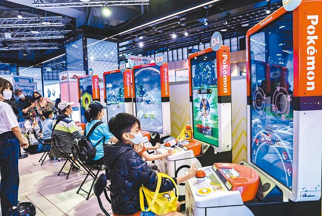 宝可梦加傲乐游戏体验会设置20台以上的机台，让玩家抢先体验新模式。（罗永铭摄）