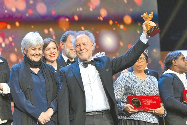 柏林影展金熊奖由纪录片《在亚当芒特上》获得。（柏林影展提供）