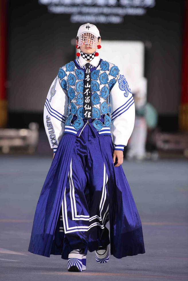 JUST IN XX × 庄武男推出的「神起少年，接神日」。（臺北时装周提供）