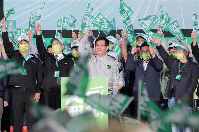 前彰化市邱建富原本坚持参加立委初选，经正国会掌门人、总统府秘书长林佳龙介入协调后，宣布退出，要互相牵成让彰化队全垒打。（邱建富提供／吴敏菁彰化传真）