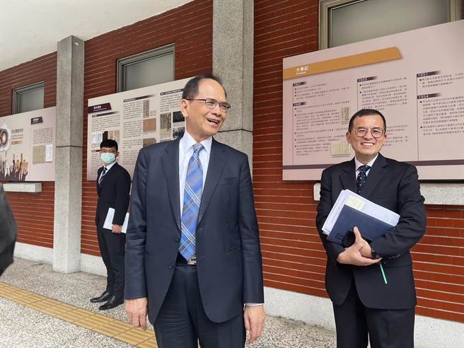 游锡堃在立法院受访回应，自己2018年10月6日就公开讲过，讲了也没办法收回去，当时就预估10年内台美建交。（游念育摄）