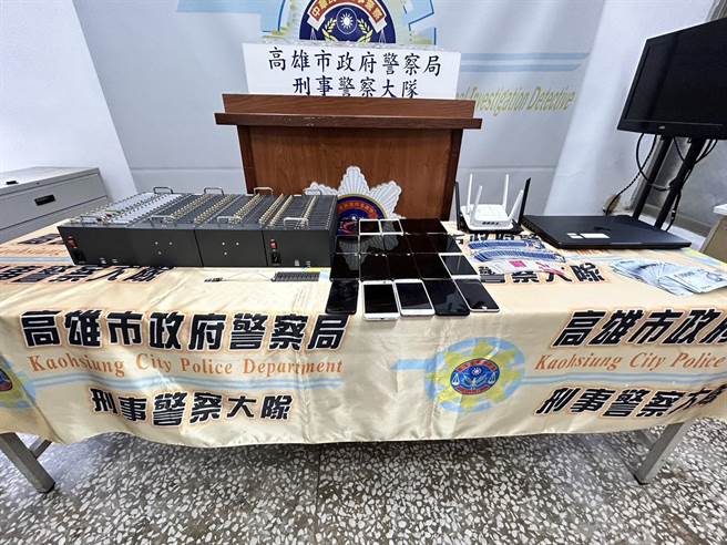 警方在林男住处中，查获DMT设备、一迭人头电话卡等证物。（崔正纲摄）