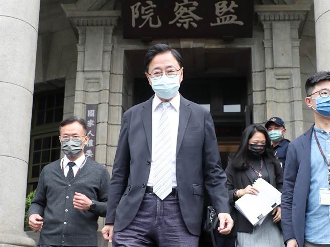 桃园市长张善政今天上午前往监察院说明北景云计画统包工程案。（郑任南）