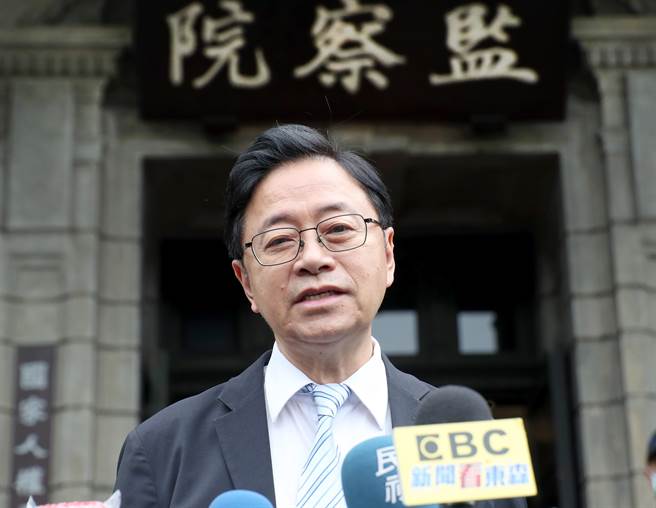 桃园市长张善政今天上午前往监察院说明北景云计画统包工程案。（郑任南）