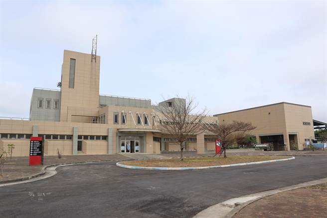 竹北水资源中心每天提供1500吨回收水，供民眾免费取用。（邱立雅摄）