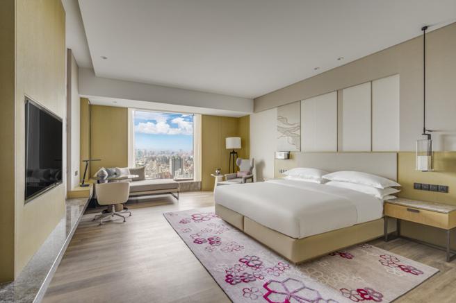 高雄万豪酒店成为高雄饭店新龙头，近期推出2周年优惠专案回馈消费者。（高雄万豪提供）