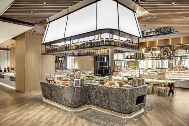 高雄万豪酒店成为高雄饭店新龙头，近期推出2周年优惠专案回馈消费者。（高雄万豪提供）