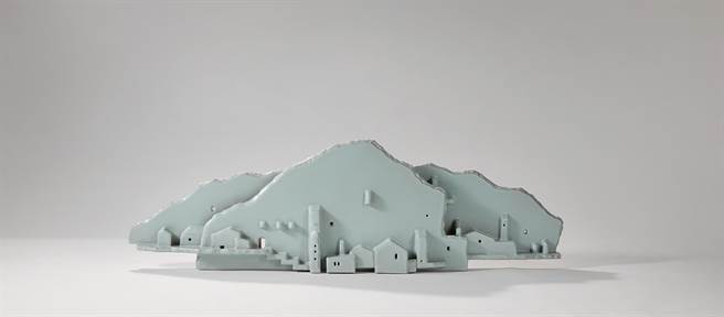  沈东寧的创作语汇极富东方美学，呈现温润如玉的简约柔美的意境。（莺歌陶博馆提供）