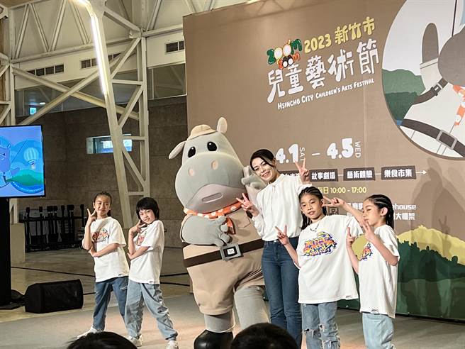 今年新竹儿艺节转型为科技与艺术体验为主，图为新竹市长高虹安出席儿艺节开幕记者会。（王惠慧摄）