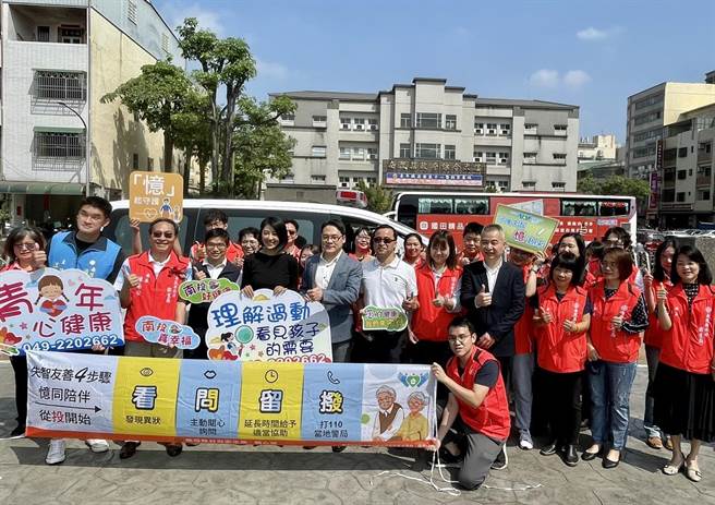 2辆救护车将配发至草屯镇卫生所、埔里镇卫生所，提升偏乡紧急医疗服务量能。（杨静茹摄）